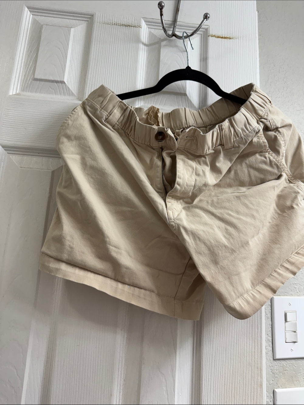 Men’s Bear Bottom elastic waist L 5.5” Shorts in Cream